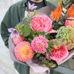 Оранжевое солнце - Букет с пионовидными розами и колючками