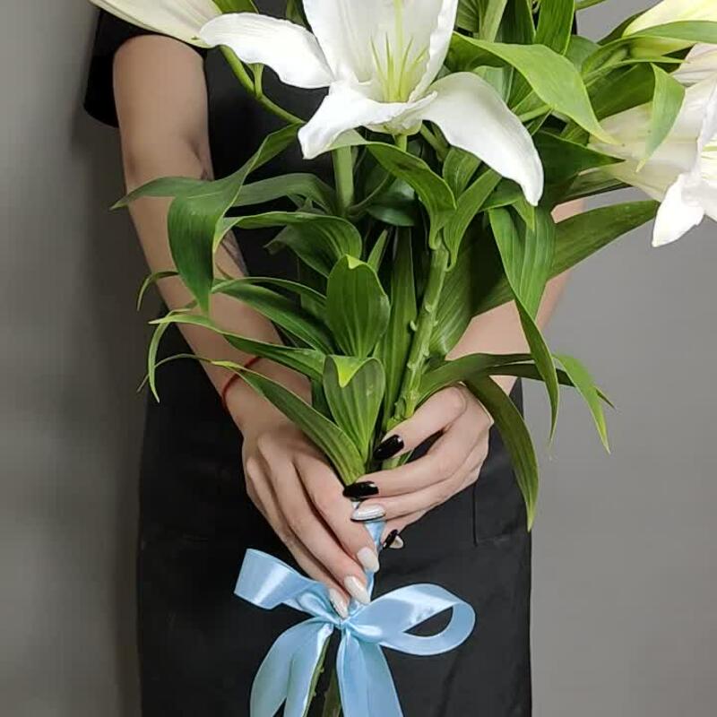 Букет из трёх веточек Лилии 