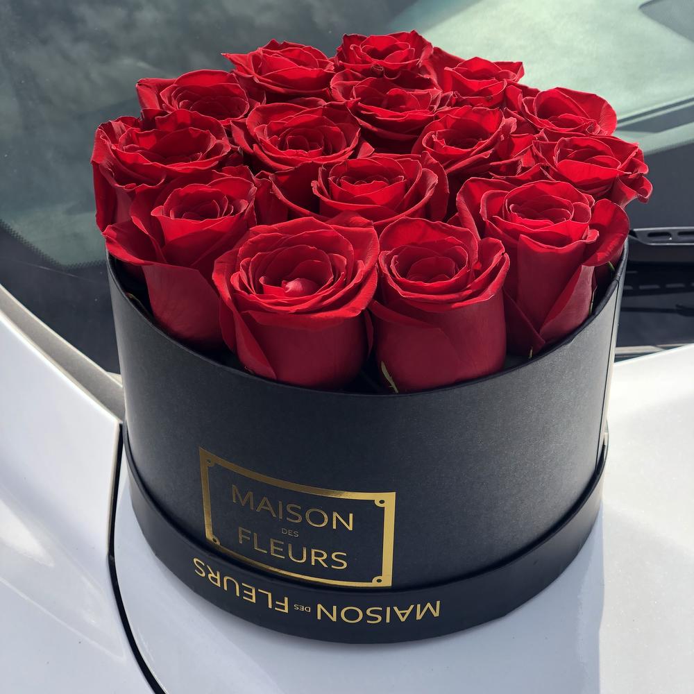 15 Красных роз в фирменной Коробке