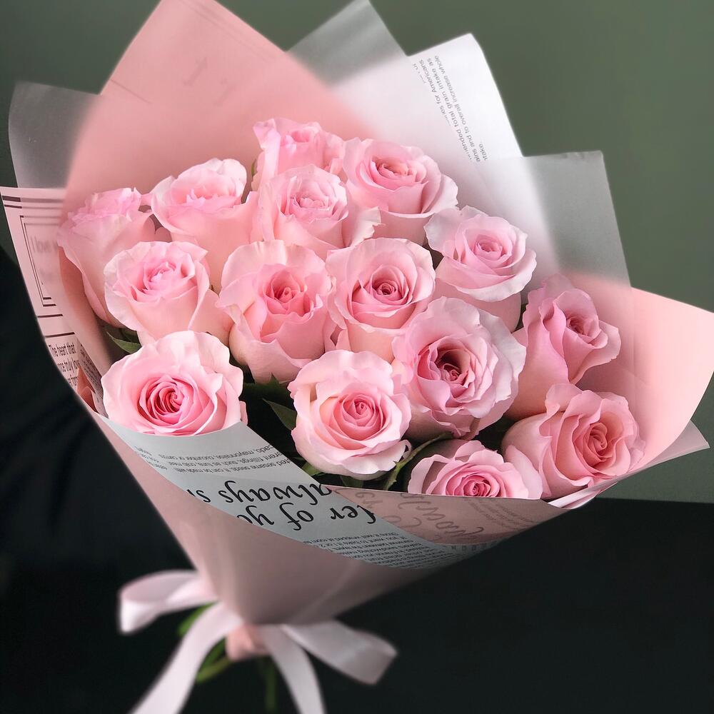 15 розовых роз