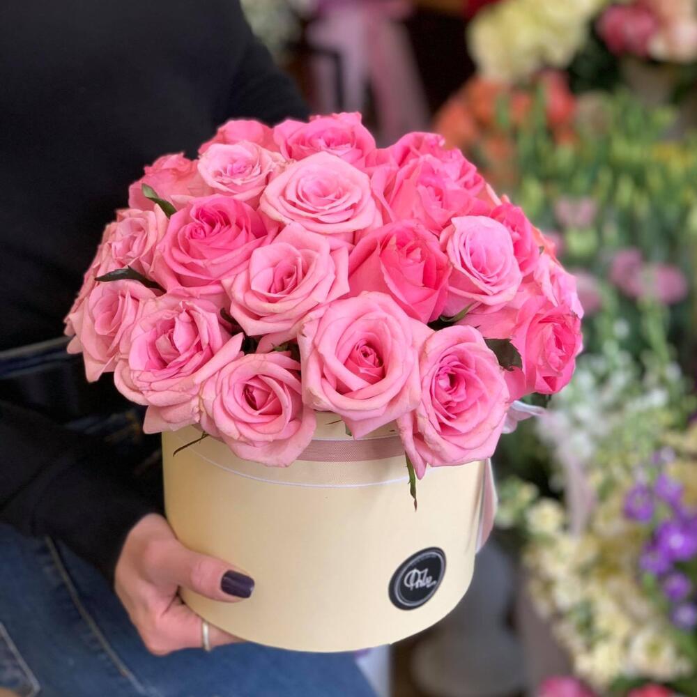 Розовые розы