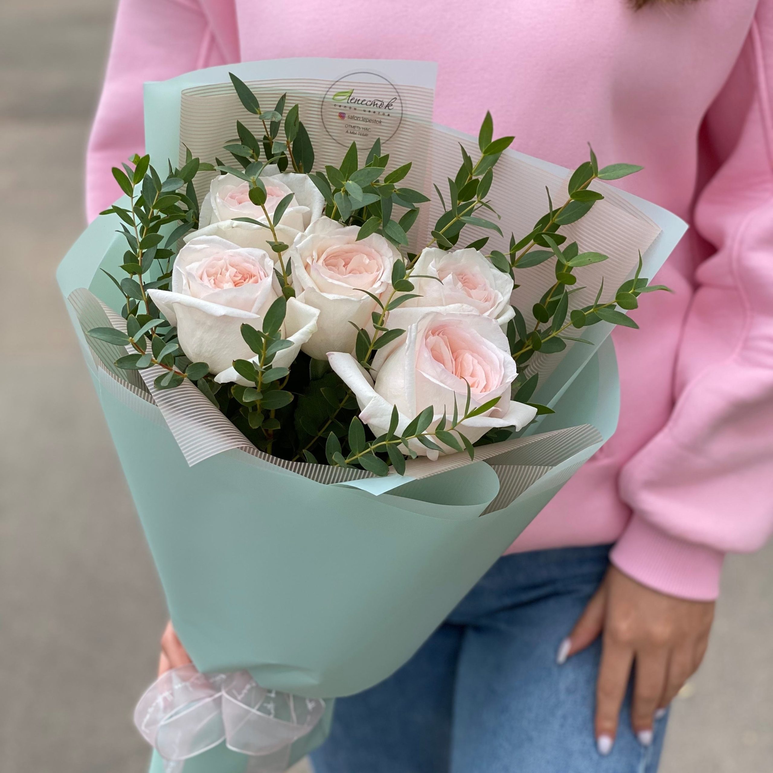 Букетик из пионовидных роз O’Hara